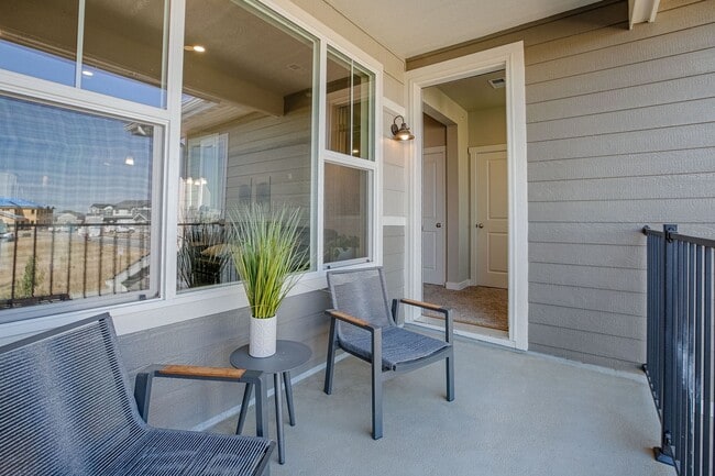 Building Photo - Move-In Ready 3-Bedroom Townhome with Garage & Modern Finishes in Loveland!