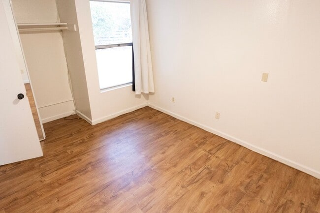 Building Photo - 5222 Countryside Dr