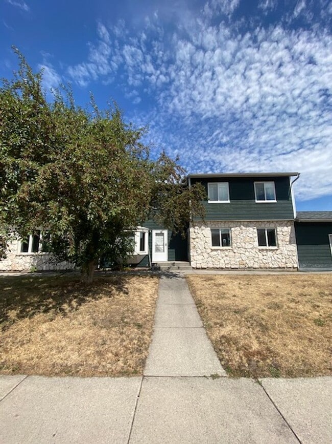 Building Photo - 1603 W Koch St