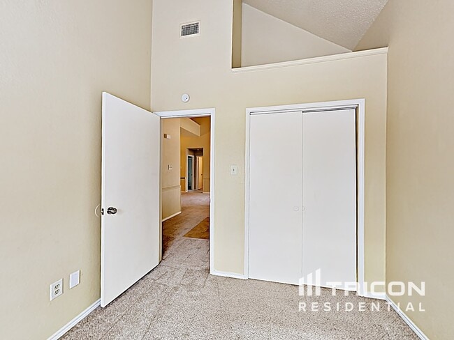 Building Photo - 6901 Driffield Cir