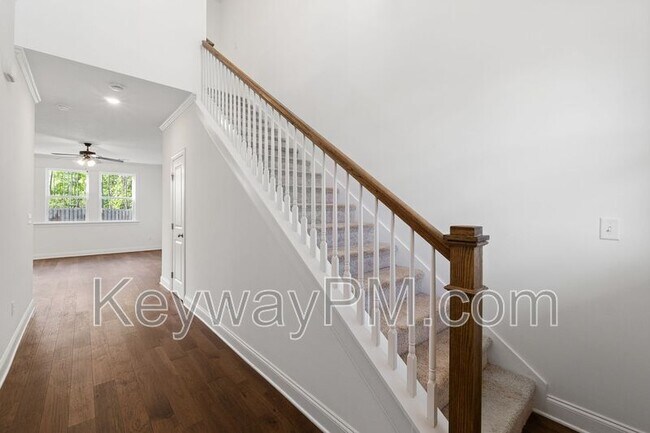Building Photo - 738 Woodvine Dr