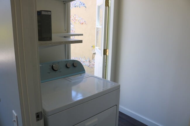 Building Photo - Beautiful 4-bedroom 2 bath Carpinteria hom...