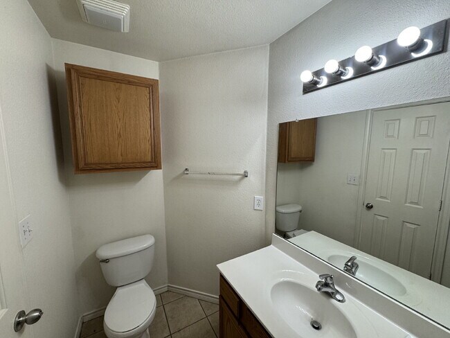 Building Photo - Spacious 3-Bed, 3-Bath Duplex  on Marshall Street – 1366 Sq Ft of Comfortable Living in Lubbock!