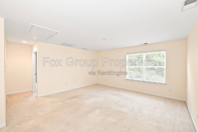 Building Photo - 117 E Warfield Dr