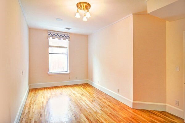 Building Photo - 238 Marlborough St