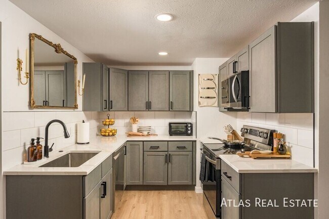 Building Photo - 5210 Quay St