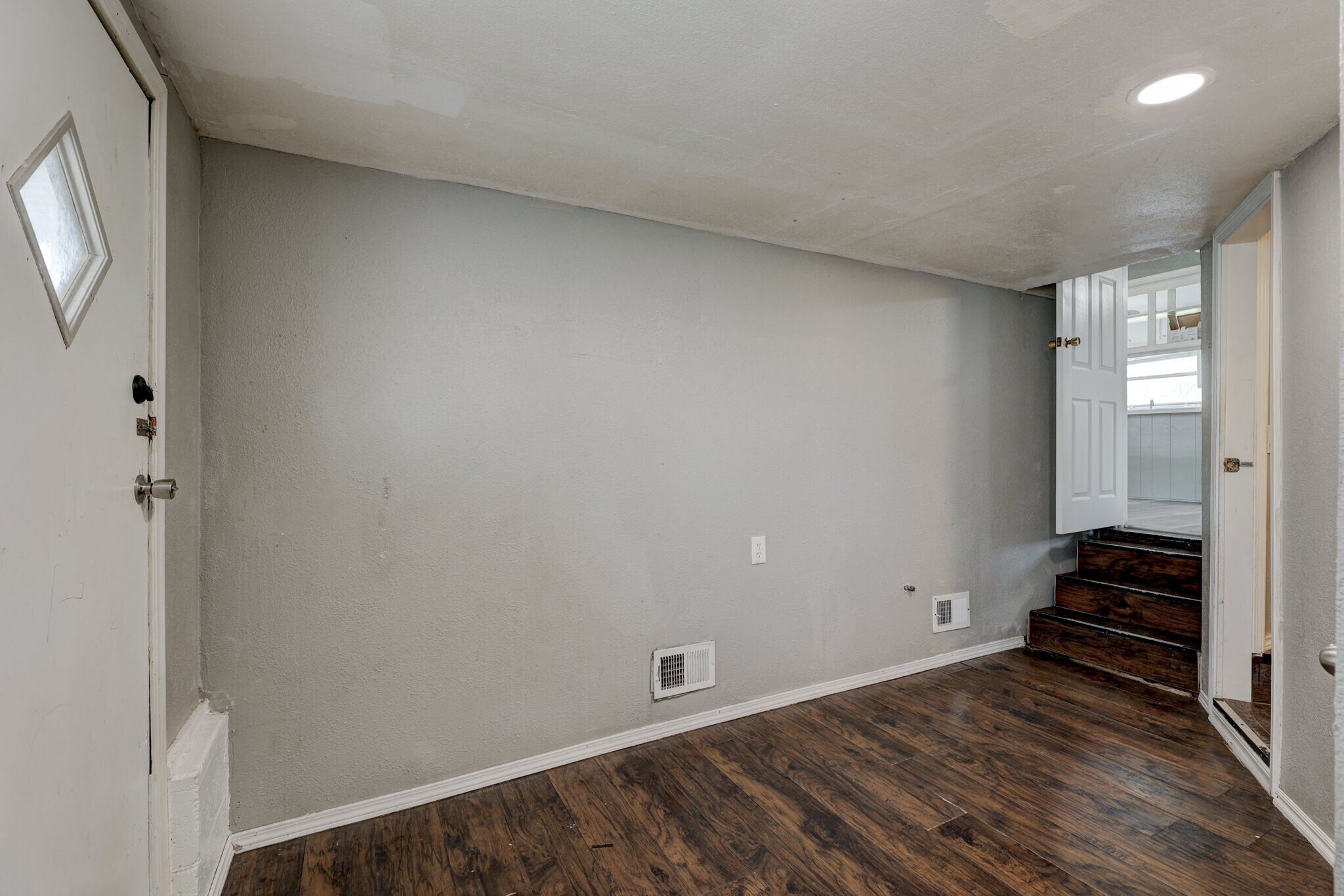 Building Photo - 4012 Pine Ave
