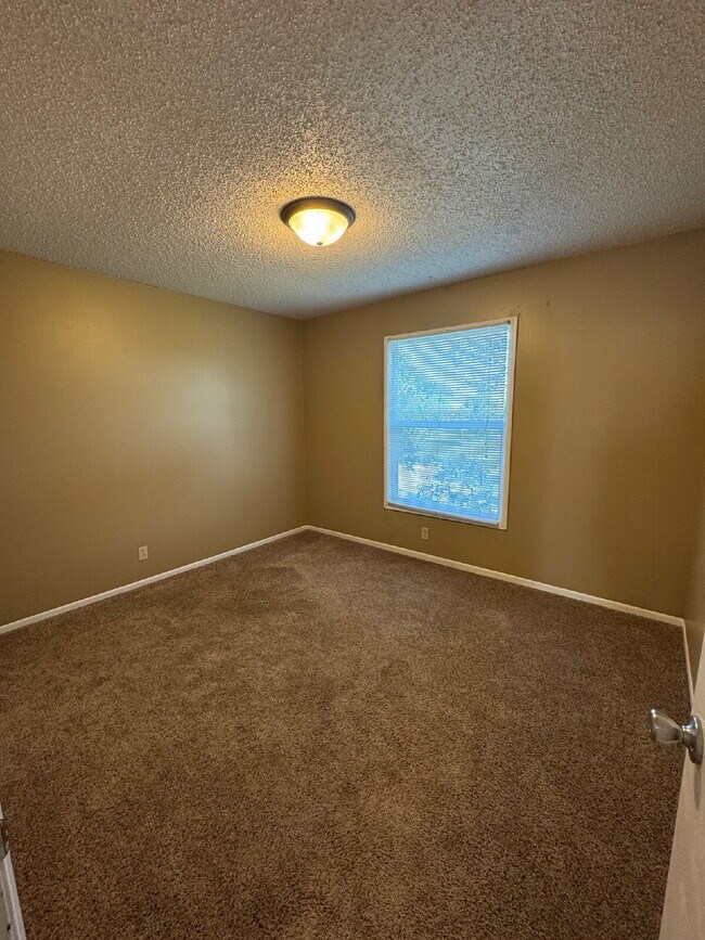 Building Photo - 6832 W Par Ln