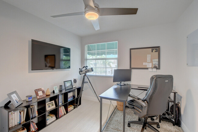 Building Photo - 6553 Via Regina