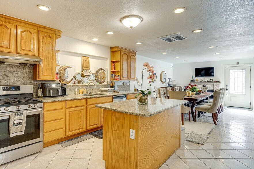 Building Photo - 172 Goldenrod Dr