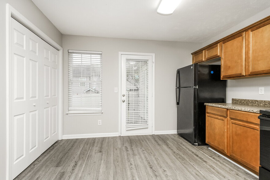 Building Photo - 8033 Logan Dr