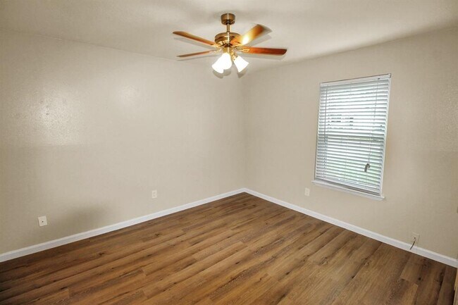 Building Photo - 12714 Summer Mill Dr