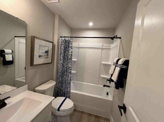 Building Photo - 28 Crown St