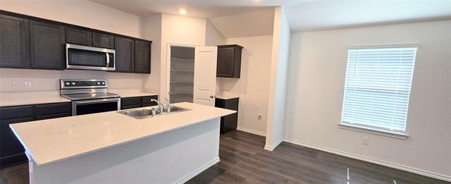 Building Photo - 2121 Basil Ave