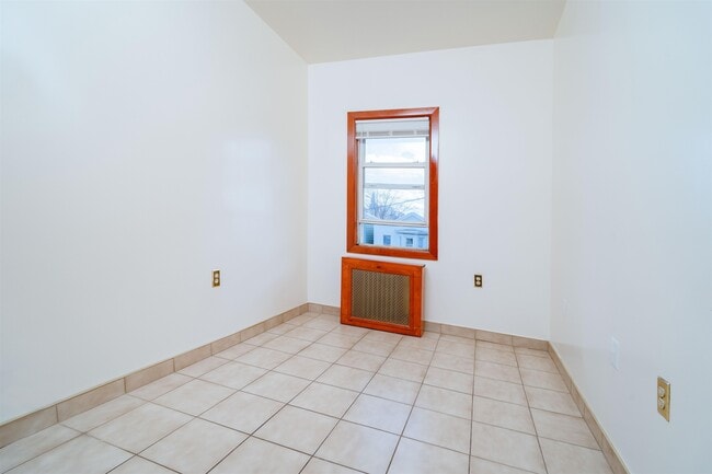 Building Photo - 724 17th St