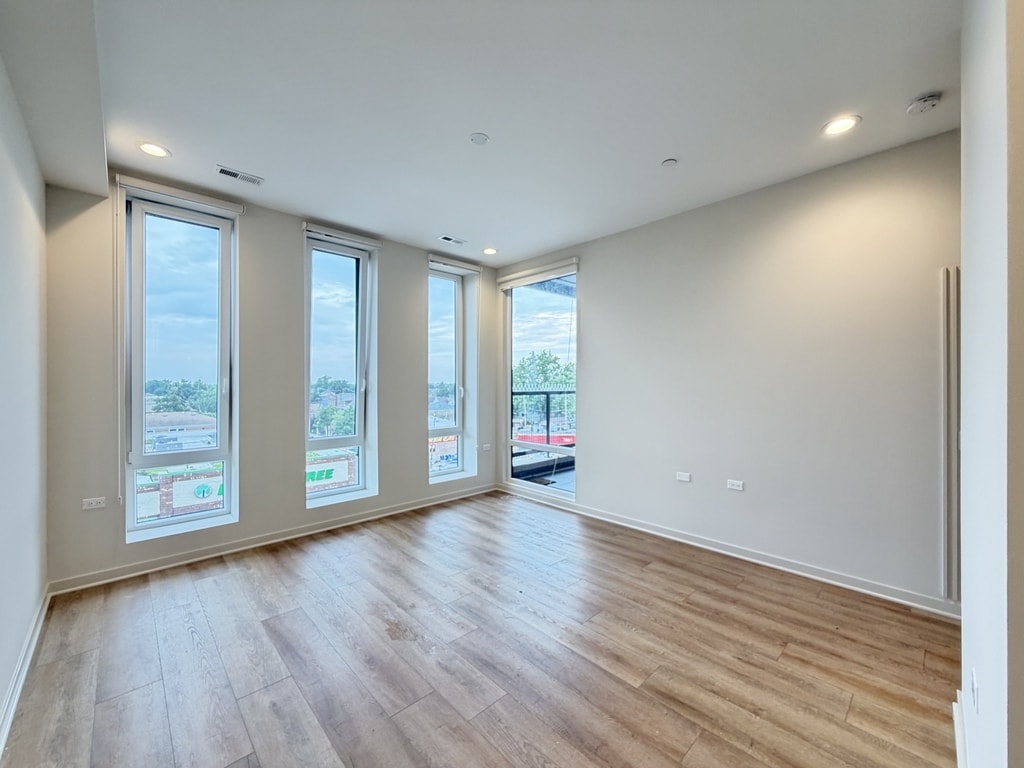Building Photo - 3207 N Narragansett Ave