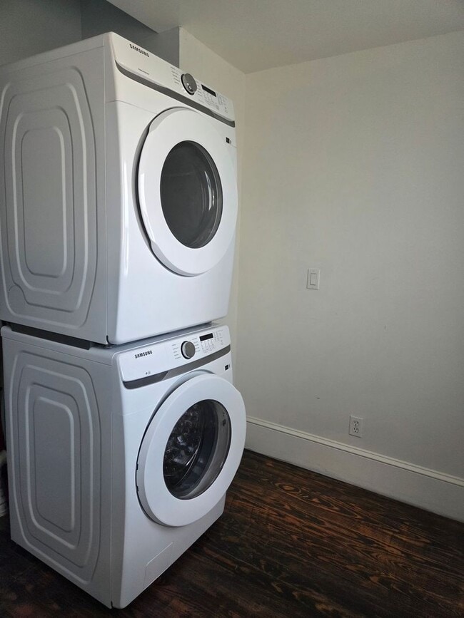 Building Photo - Move in Ready Historic Home in Downtown Cl...