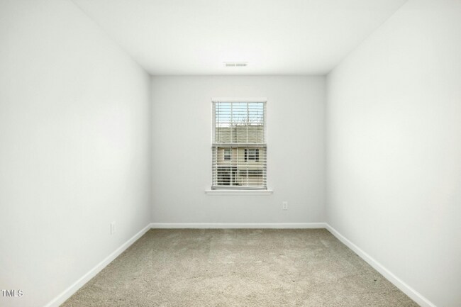 Building Photo - 94 E Grove Point Dr