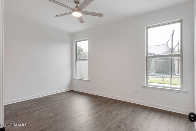 Building Photo - 326 Forest Grove Dr