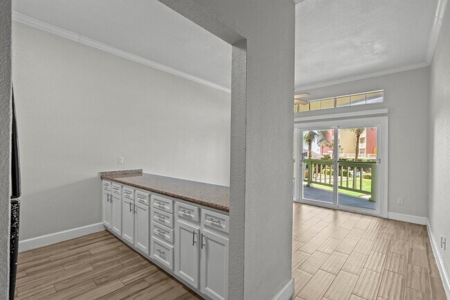 Building Photo - 7820 Seawall Blvd