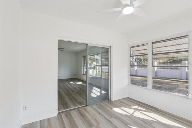 Building Photo - 11147 Acme Dr