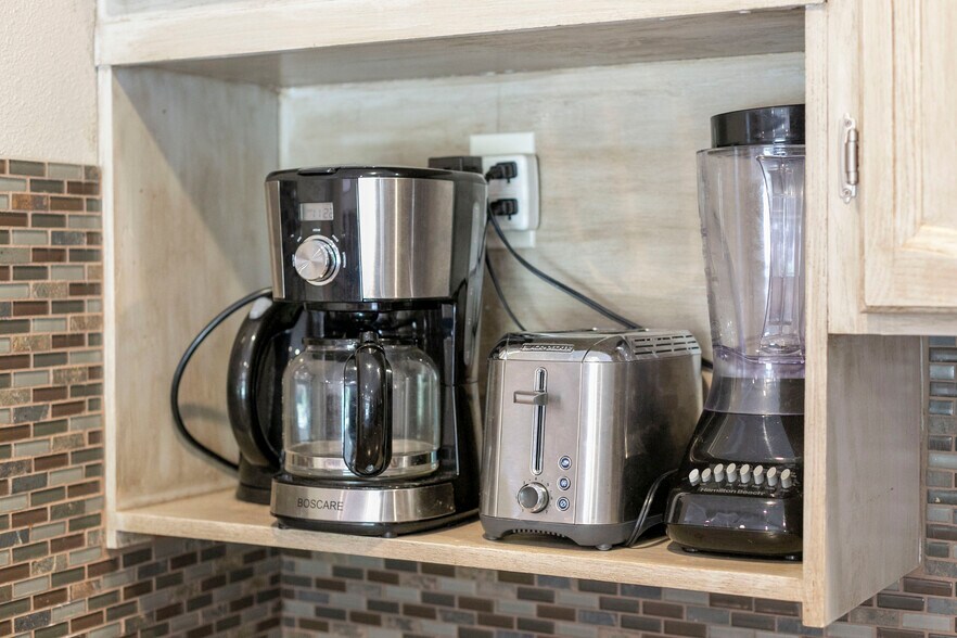 Building Photo - 23600 NE 10th Ave