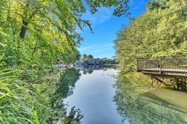 Building Photo - 11041 Villaridge Ct