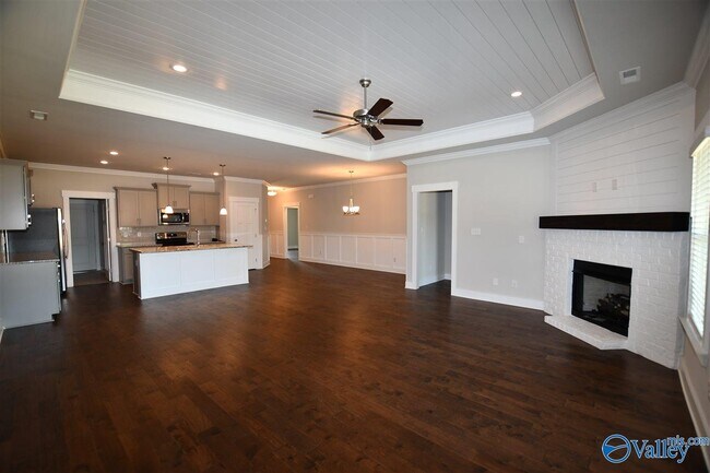 Building Photo - 702 Sluice Dr SW