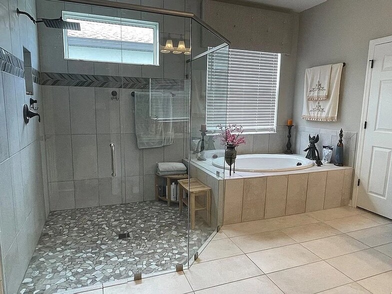 Walk in Shower & Soaking Tub - 5617 Trevesta Pl