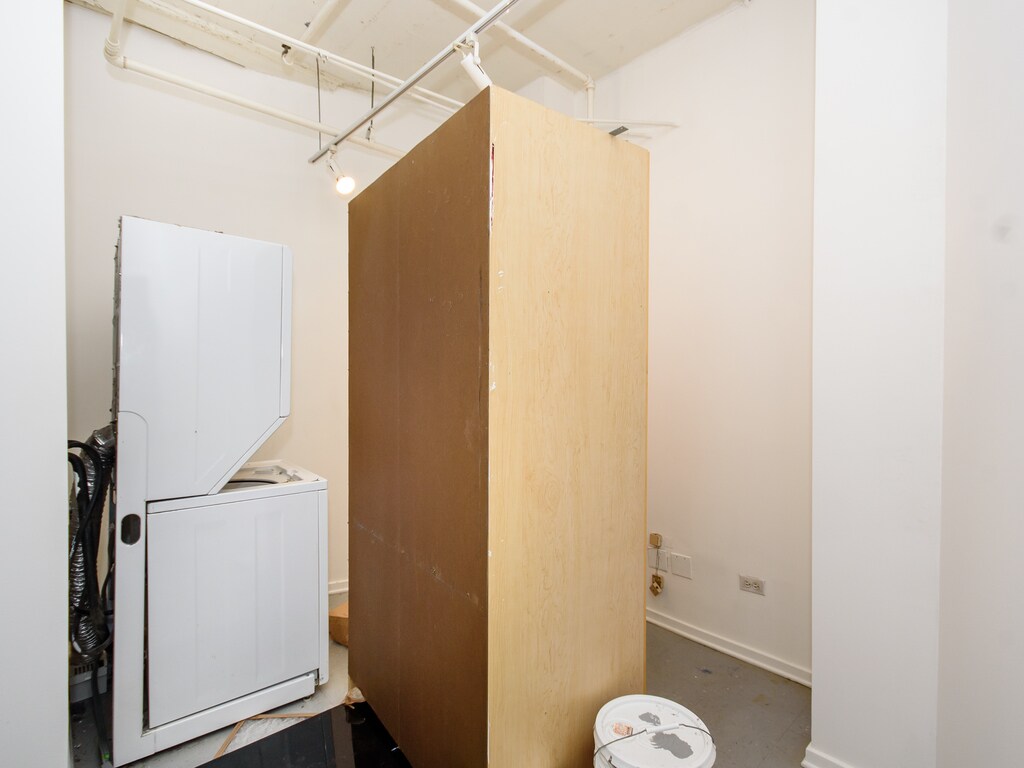 Building Photo - 165 N Canal St