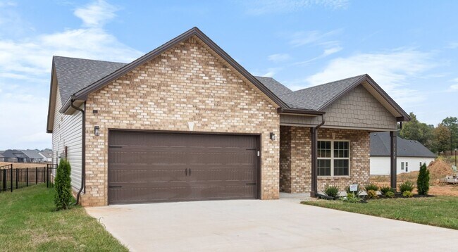 Building Photo - Like New.  Sharp with Community Pool
