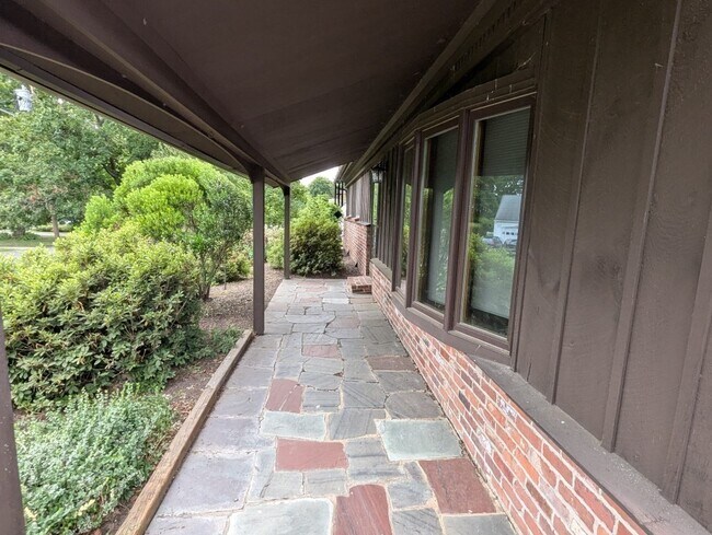 Building Photo - 29 Ridgecrest Rd