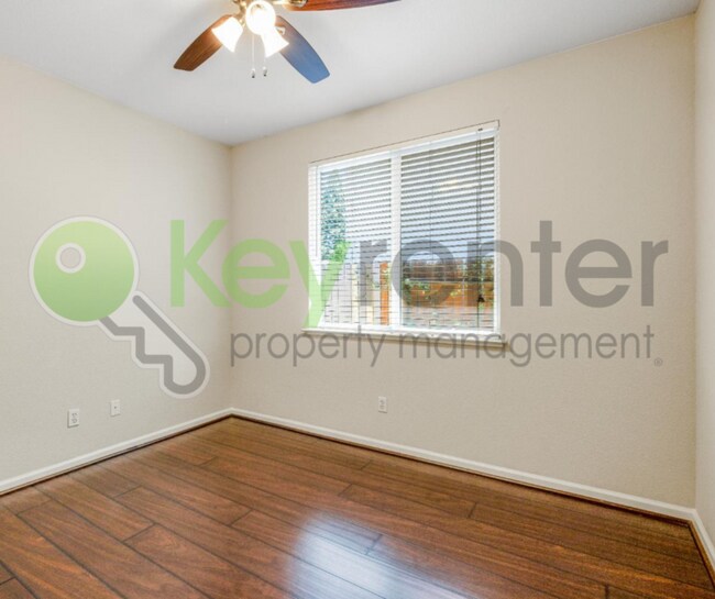 Building Photo - 209 Needle Ct