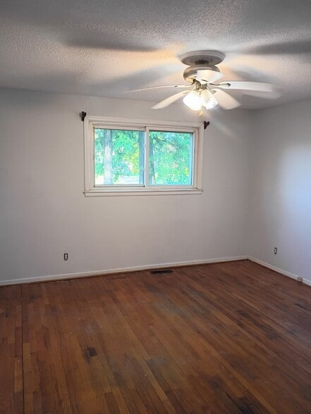 Building Photo - 1502 Woodhaven Rd