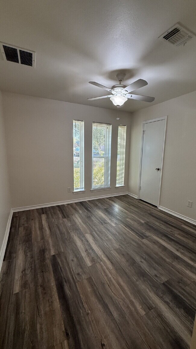 Building Photo - Updated 4-Bedroom 2 Bathroom Austin Home with Beautiful Backyard