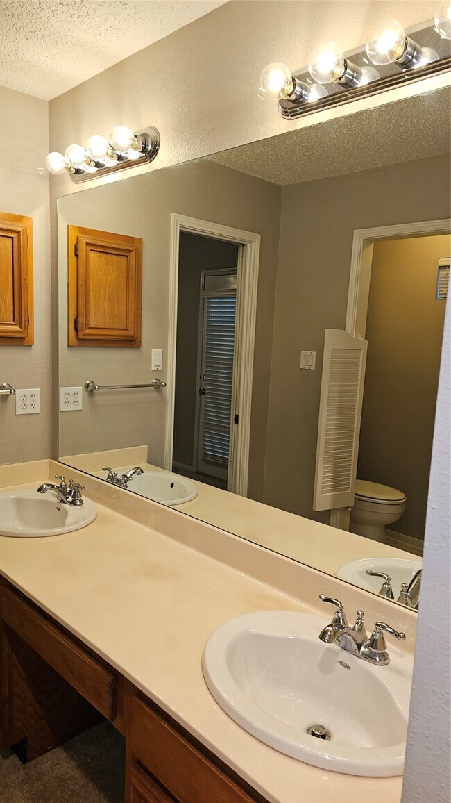 Building Photo - 3607 Duncaster Dr