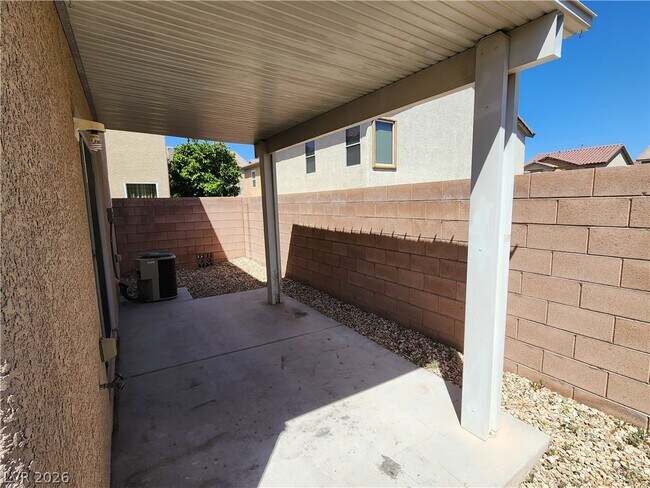 Building Photo - 138 E Cosmos Ct