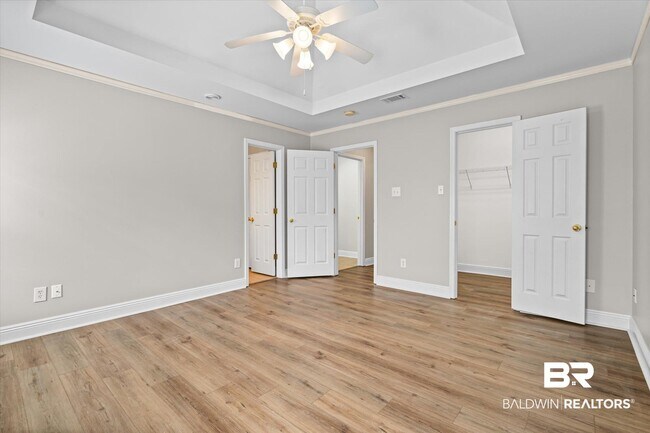 Building Photo - 10610 S Side Loop