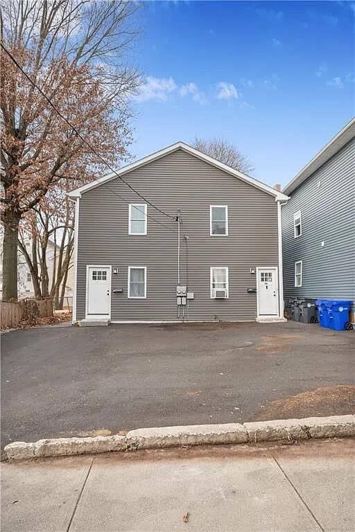 Building Photo - 42 Putnam St