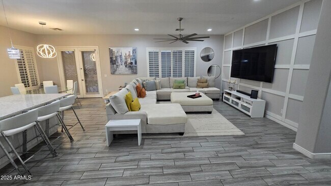 Building Photo - 17591 W Dahlia Dr