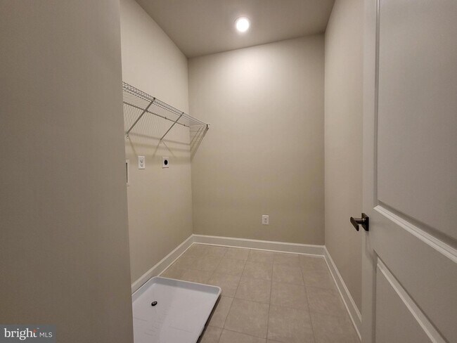 Building Photo - 1617 Phillips Dr