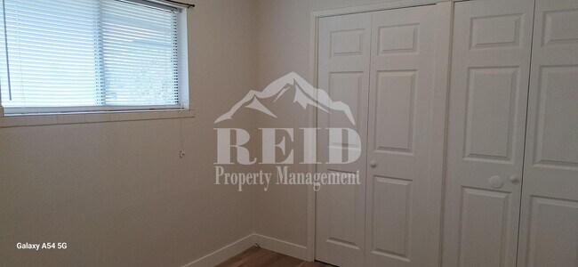 Building Photo - East Bremerton Rambler - 3 Bed 1 Bath with Garage and Carport Parking