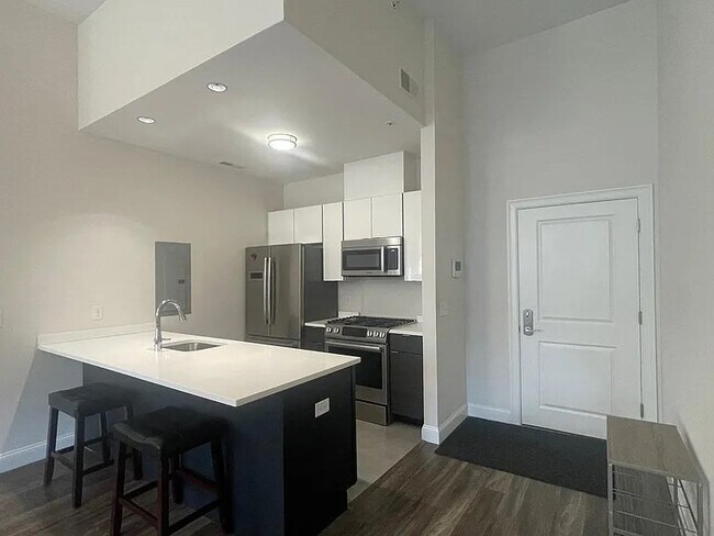 Building Photo - 1022 Hancock St