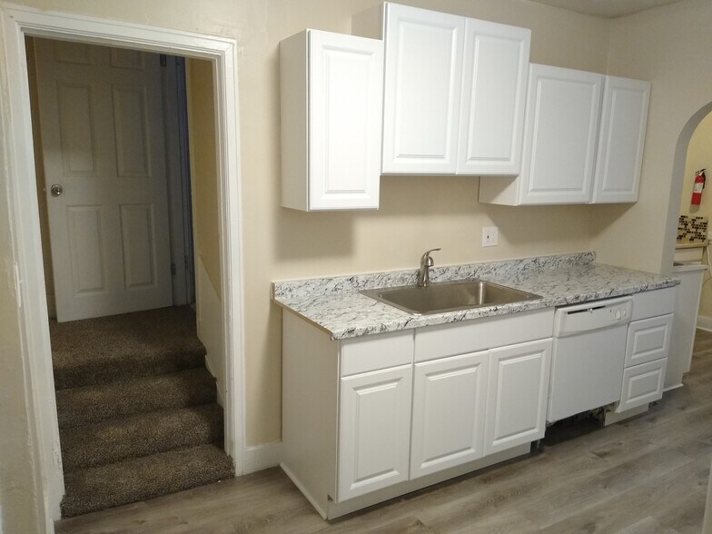 Building Photo - 2329 Van Buren Ave