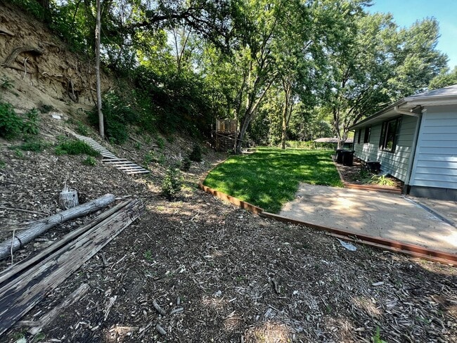Building Photo - Updated 4 Bed 2 Bathroom House near East HyVee!