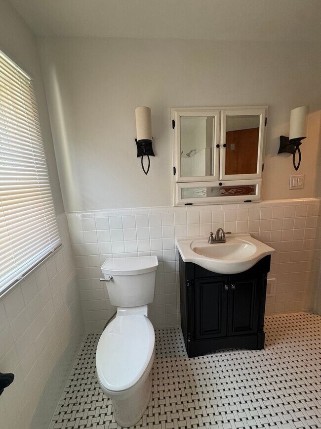 Building Photo - Charming 3BR House in Detroit