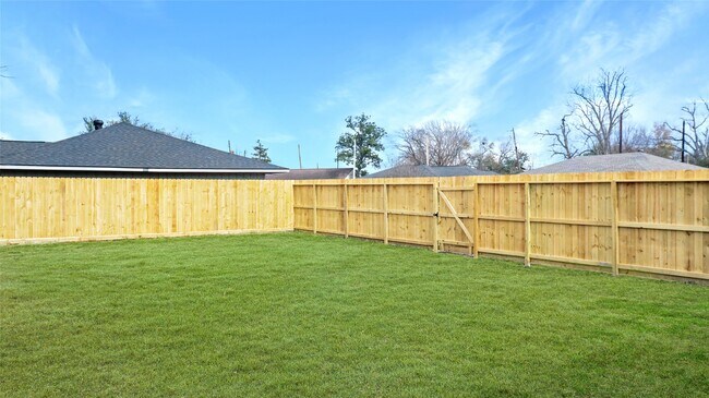 Building Photo - 5739 Turtle Creek Rd