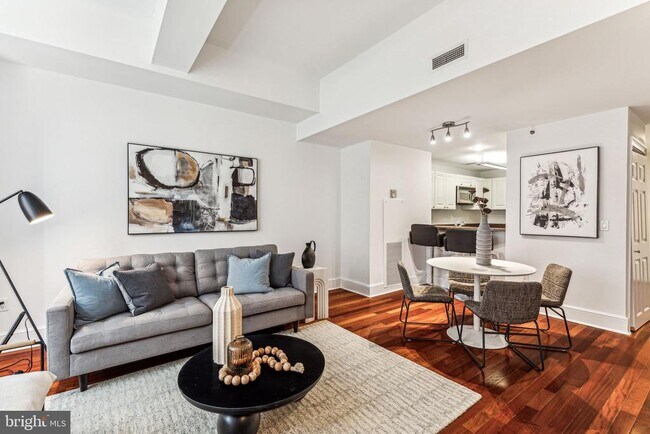 Building Photo - 1500 Chestnut St