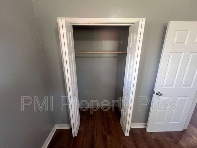 Building Photo - 5650 N 61st St