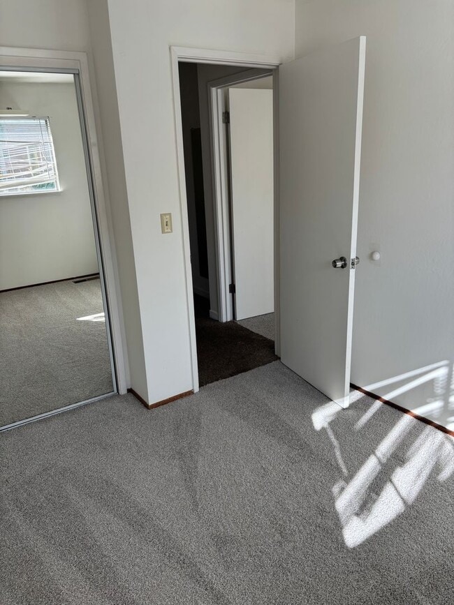 Building Photo - 4 bedroom 2 bath upper west side